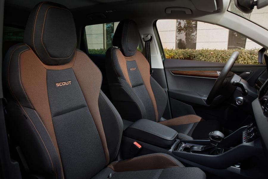 Интерьер Skoda Karoq 4x4 Scout 2018 года  (WW) (фото 18 из 46)